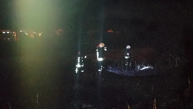 Sazlık yangını, itfaiyenin çabasıyla kontrol altına alınıp söndürüldü