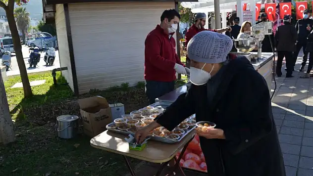 Şehitler İçin Lokma Döktürdüler