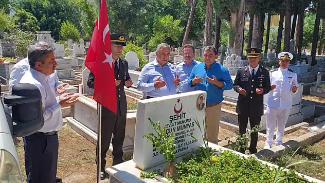 ŞEHİTLER MEZARI BAŞINDA ANILDI