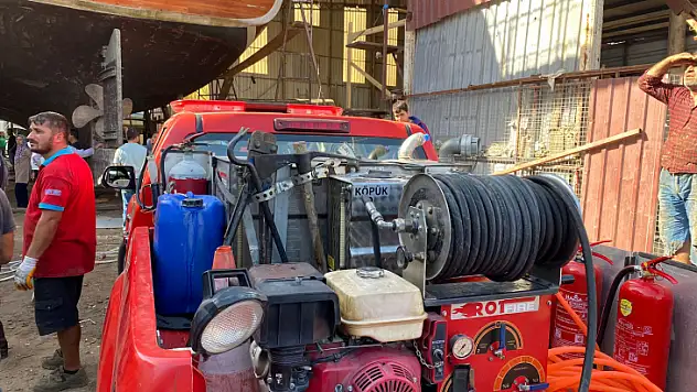 Tekne Yangını Ucuz Atlatıldı