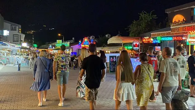 Turistlerin tercihi Ekim ayına rağmen Ölüdeniz