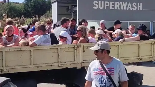 Yangından tahliye edilen turistler Fethiye'ye geldi