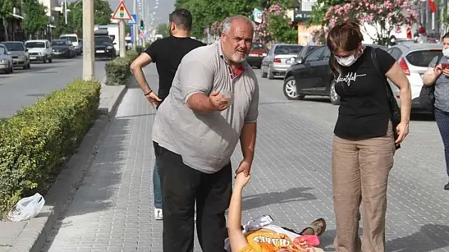 Yaralı Çocuğunu Bırakıp Bunu Yaptı !