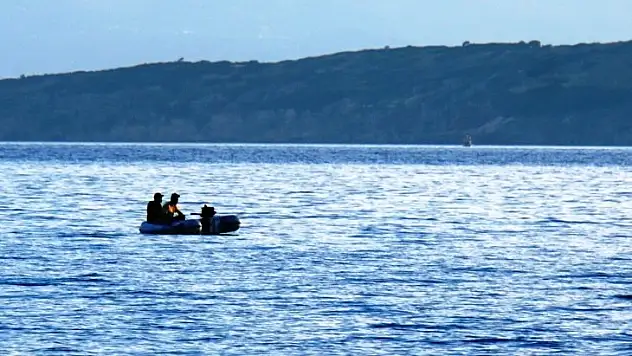Yasağı Denizde Deldiler, Cezayı Yediler