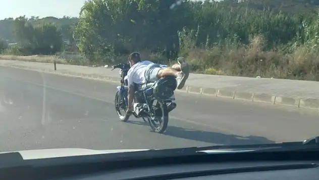 Yatarak Motosiklet Kullanan Sürücüye Ceza Yağdı