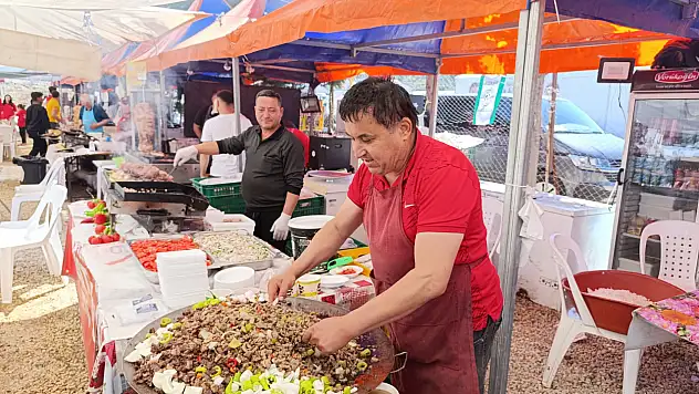 Yeme içme stantlarına ilgi yoğun