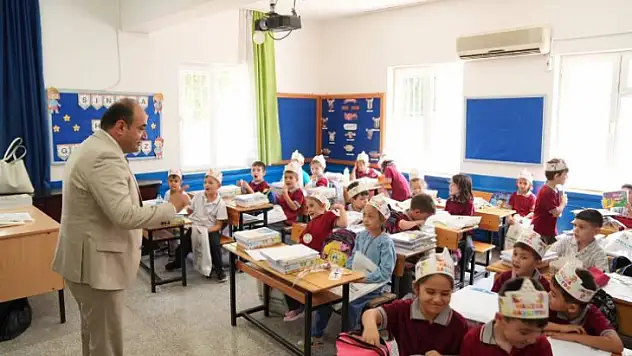 Yeni Eğitim-Öğretim Yılını, Başkan Akdeniz' li Kutladı