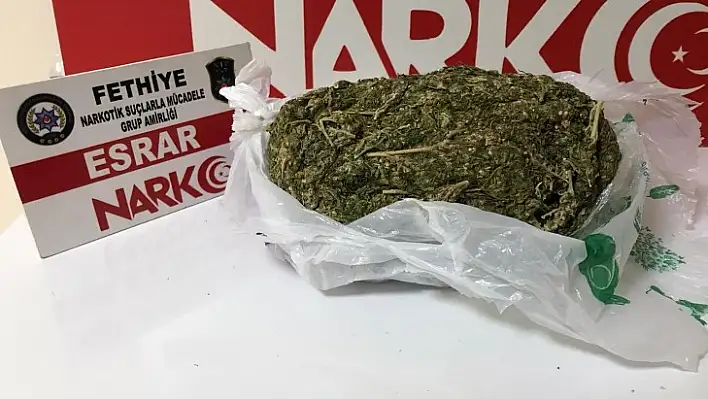 1 kilo esrar maddesi ele geçirildi