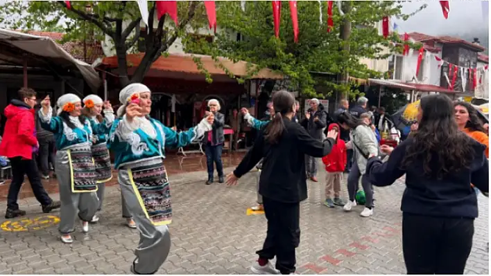 13. Yeşilüzümlü Dastar ve Kuzugöbeği Mantar Festivali İkinci Gününde Yoğun İlgi Görüyor