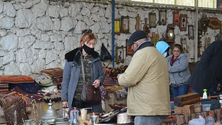 2. El Pazarına yoğun ilgi