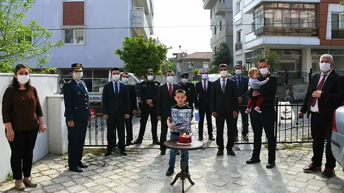 23 Nisan'da Doğan Öğrencilere Sürpriz