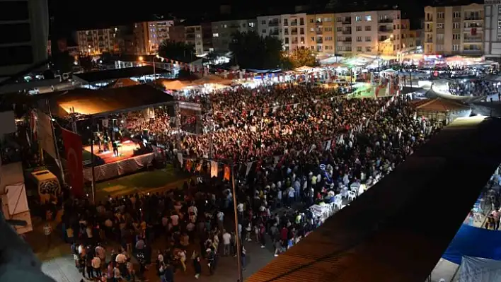 26. Ortaca Festivali'nde Yıldızlar Geçidi