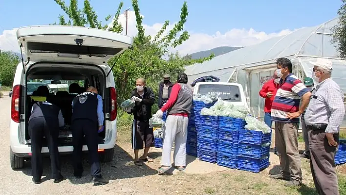 400 Kilo Sebzeyi Yardıma Muhtaç Ailelere Bağışladı