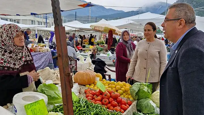 Aday Adayı Demirel Üretici Pazarını Ziyaret Etti