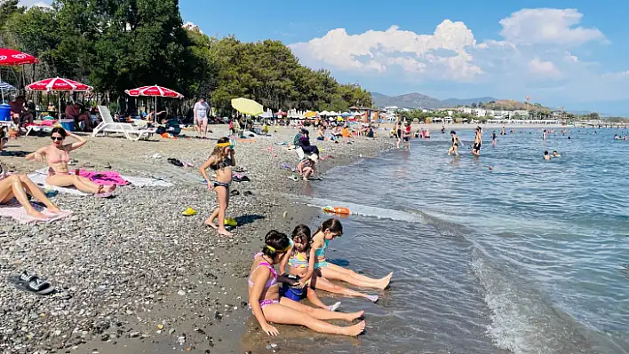 Akmaz Plajında Bayram Yoğunluğu