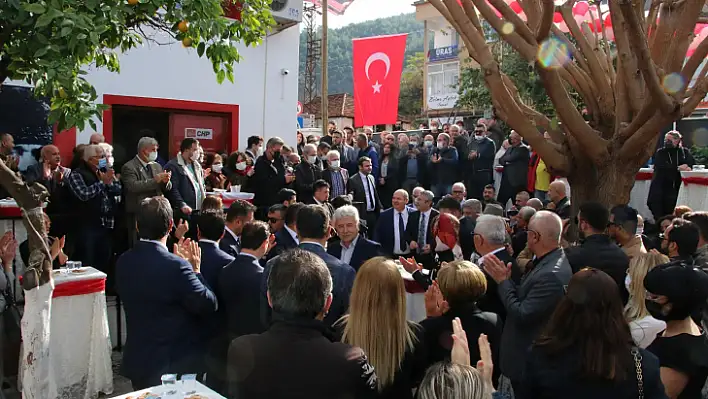 Akp'den Ayrılan 132 Kişi Chp'ye Katıldı