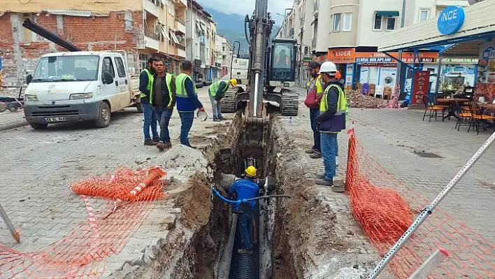 Alt yapı çalışmalarında yol kazıları başladı
