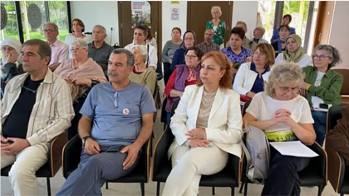 Alzheimer Derneği'nde anlamlı seminer