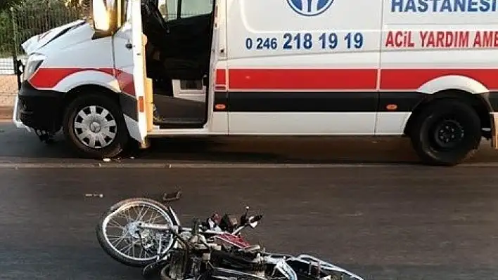 Ambulansla Çarpışan Motosikletin Sürücüsü Öldü