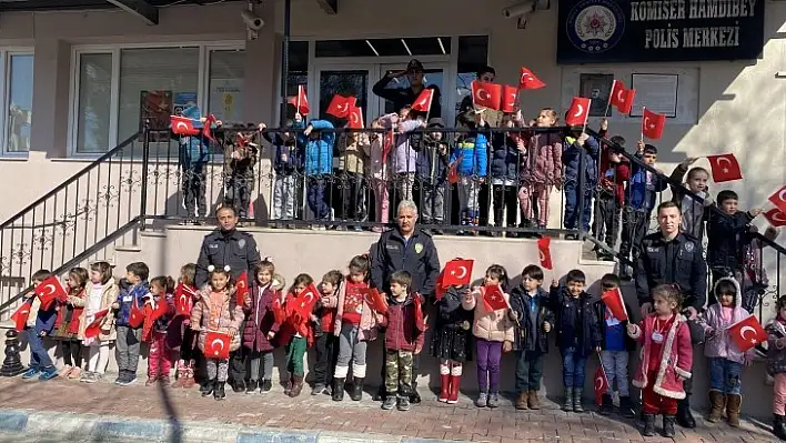 Anaokulu Öğrencilerinden Polis Merkezine Ziyaret