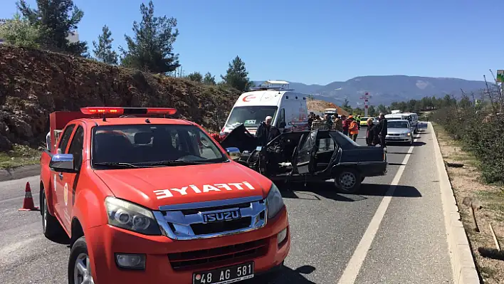 ARAÇTA SIKIŞAN SÜRÜCÜYÜ İTFAİYE KURTARDI