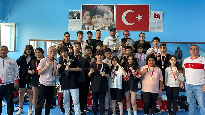 ARENA FETHİYE BOKS KULÜBÜ TAKIM HALİNDE İL ŞAMPİYONU OLDU