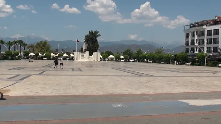 Aşırı Sıcaklardan Dolayı Beşkaza Meydanı Boş Kaldı