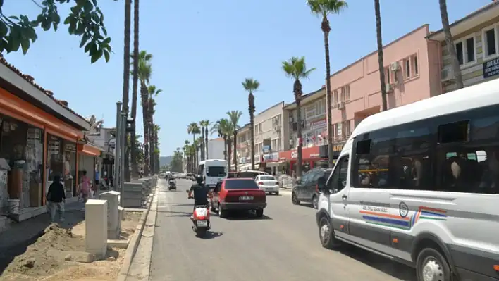 ATATÜRK CADDESİ TRAFİĞE AÇILDI