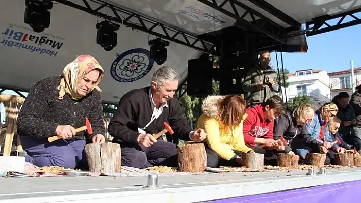 Badem Festivalinde En İri Yetiştirici ve En Çok Kıranlar Ödüllendirildi