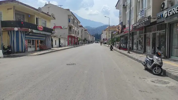 Baha Şıkman Caddesi trafiğe kapatıldı