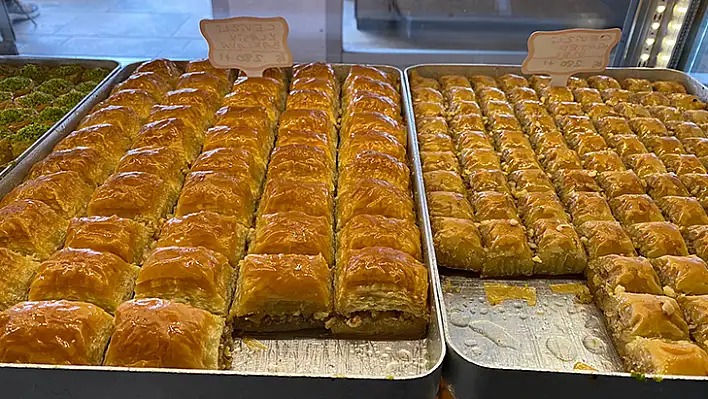 Baklavanın kilosu da tanesi de cep yakıyor! Güncel baklava fiyatları..