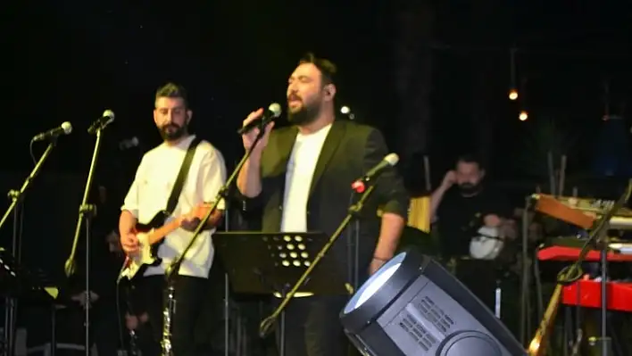 Barbun Cafe Bistro'da 'Sakiler Grubu' Unutulmaz Bir Konser Verdi