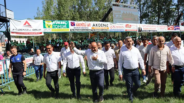 Başkan Akdenizli'den Selamlama Turu