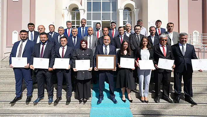 Başkan Akdenizli Mazbatasını Aldı