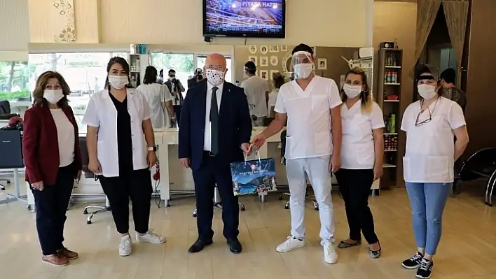 Başkan Gümüş Maske ve Önlük Dağıttı