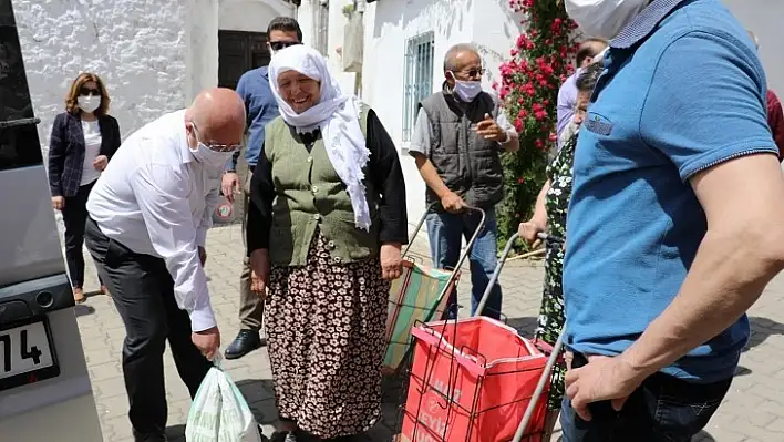 Başkan Gümüş, Vatandaşlarla Birlikte Badana Yaptı