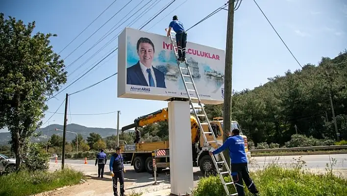 Bodrum Belediye Başkanı Kendi Tabelasını Söktürdü