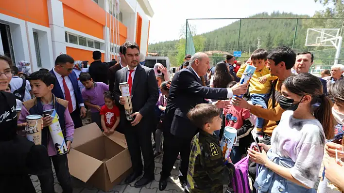 BAŞKAN OTGÖZ, ÇOCUKLARIN MUTLULUKLARINA ORTAK OLDU