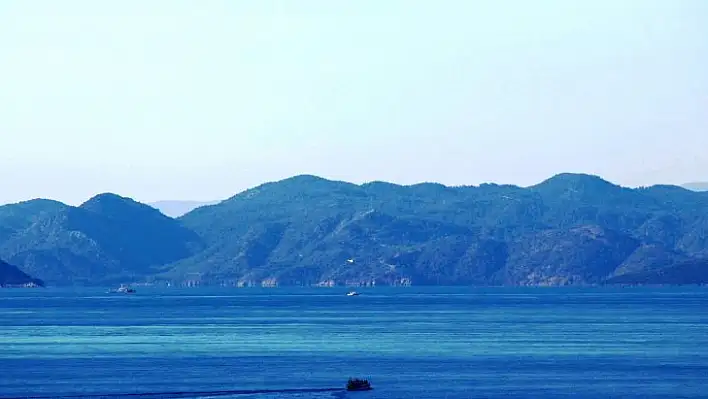 Batan Teknede Kaybolan 7 Göçmen Aranıyor