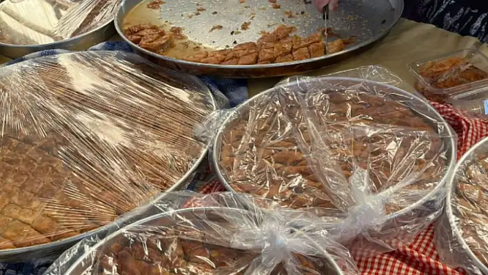 Bayram için ev yapımı baklavalar satışta