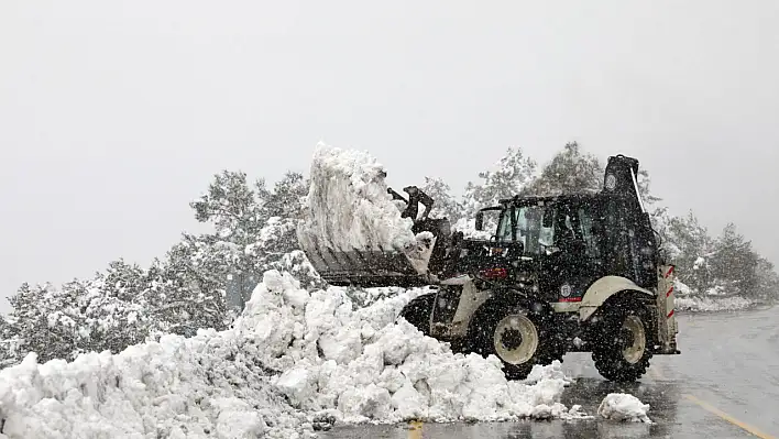 Beyaza Bürünen Muğla'da Yollar Ulaşıma Açıldı