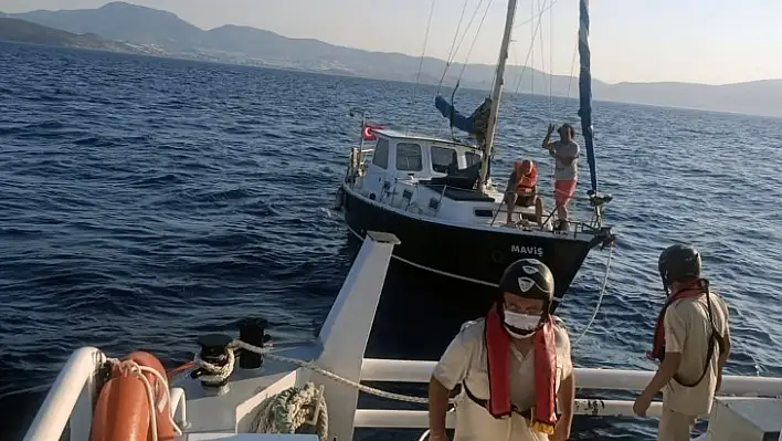 Bodrum Açıklarında Makine Arızası Yapan Tekne Kurtarıldı