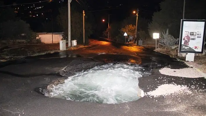 Bodrum'da Evleri, İş Yerlerini Su Bastı, Esnaf İsyan Etti