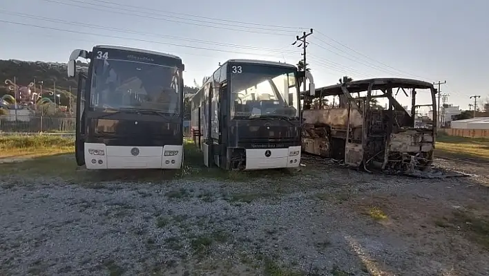 Bodrum'da 2 otobüs cayır cayır yandı