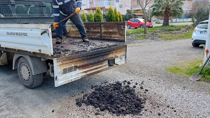 Bozulan yollar onarılıyor