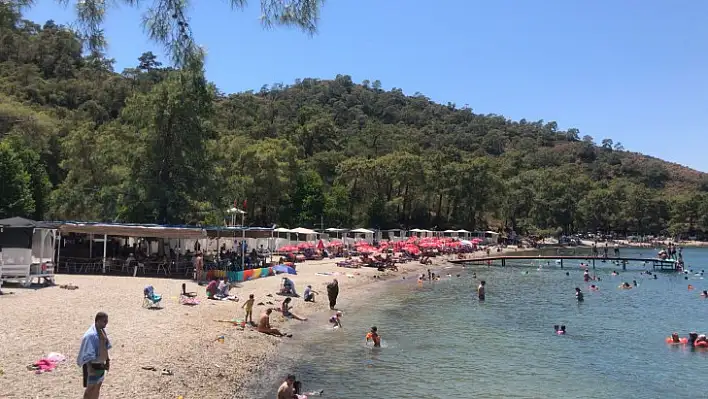 Büyük Samanlık Plajında Bayram Yoğunluğu