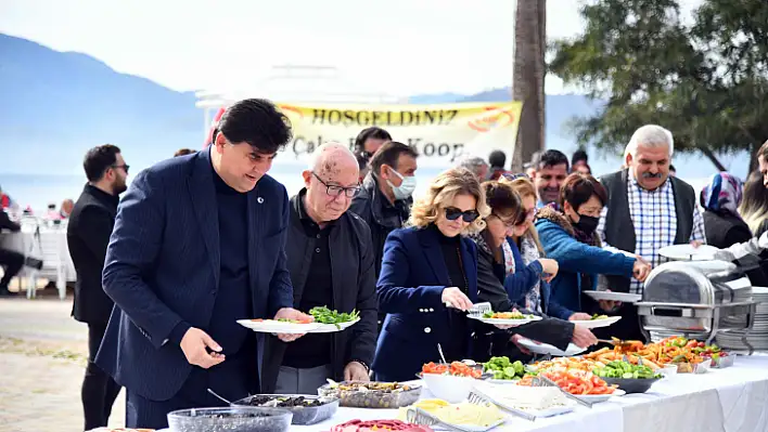 Çalış Boat'tan Karaca'ya teşekkür plaketi