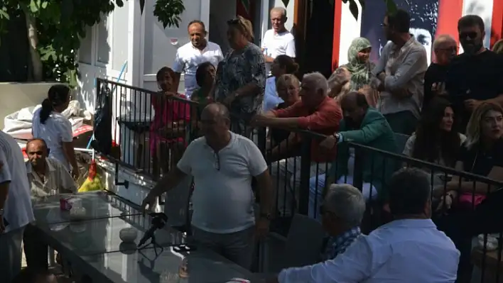 CHP'DE BAYRAM KUTLAMASI