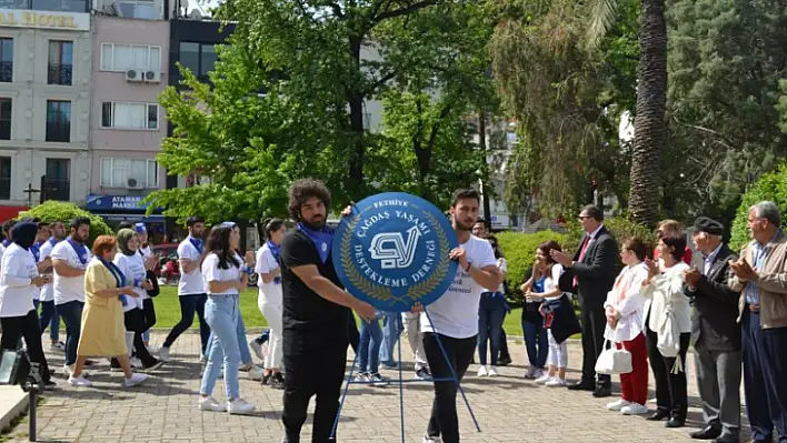 CHP'DEN ÇELENK SUNMA TÖRENİ