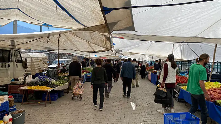 CUMA PAZARI'NDA YOĞUNLUK